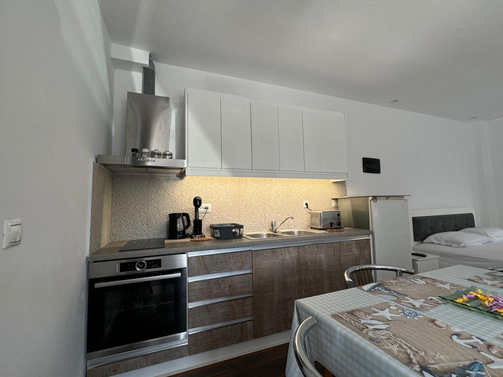 Sulozeqi Apartments Ksamil Eksteriør bilde
